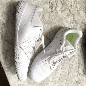 Nike Women's Cheer Sideline IV Cheerleading Shoes